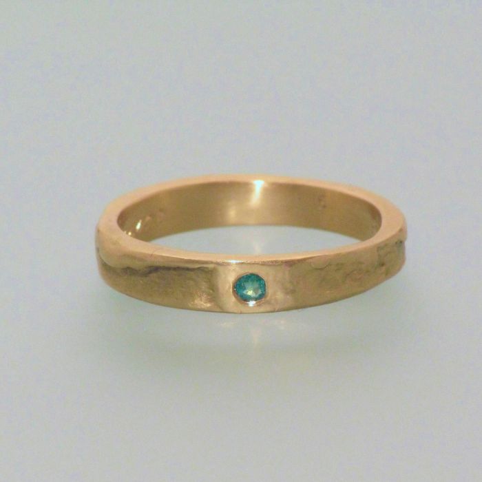 Gold Casting Ring with Emerald Gold unique luxury schmuckwerk shop
