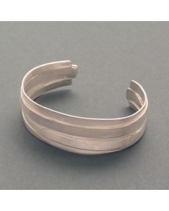 “Barbara” Untarnished White Silver Bracelet