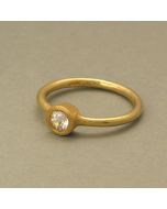 Elegant Gilded Ring with White Topaz