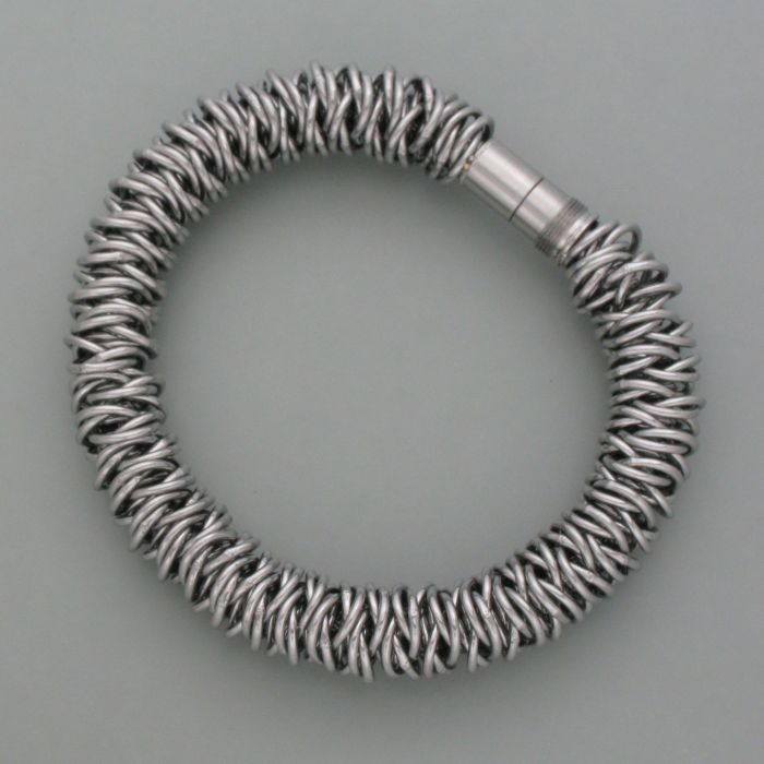 Striking: bracelet made of stainless steel