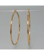Extra-large hoops in gold look