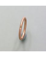 Delicate rosé gold ring with brilliant round profile