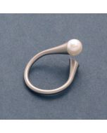 Ring with Pearl at a rod