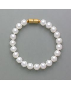 Noble pearl bracelet