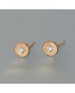 Diamond stud earrings made of gold-plated silver