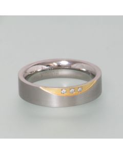 Ring titanium with 3 diamonds, gold plated