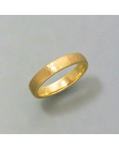 Gold ring with a fine hammer blow